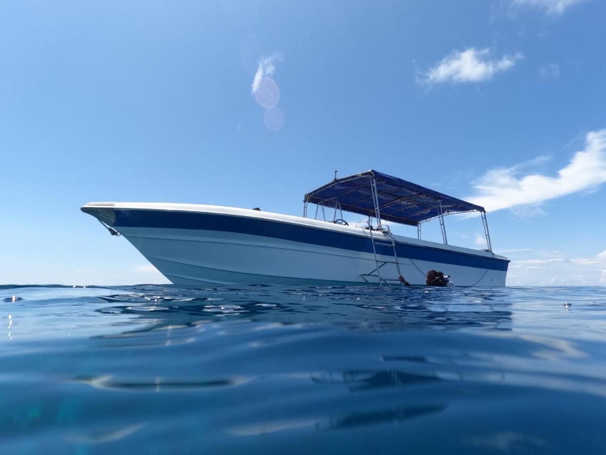 Maratua Dive Center And Lodge Maratua Island Екстериор снимка